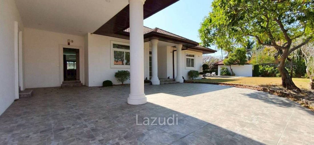 Villa in Pong, Chon Buri, Thailand 1 - 16899130