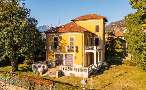 Villa in Maccagno con Pino e Veddasca, Lombardy, Italy 1