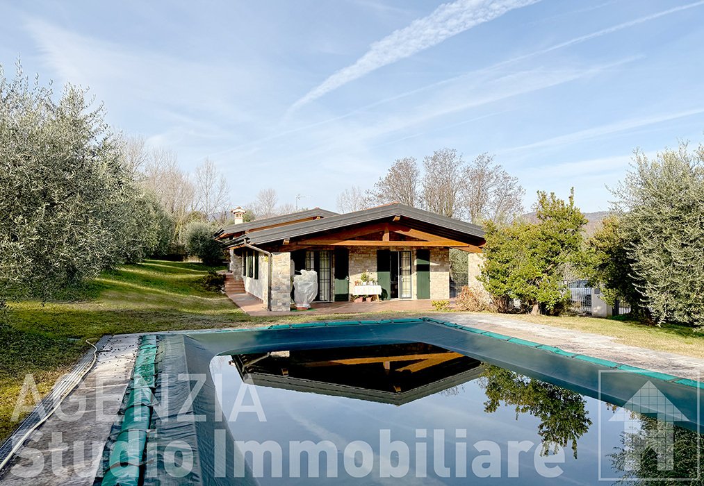 Villa in San Felice del Benaco, Lombardy, Italy 1 - 16898128