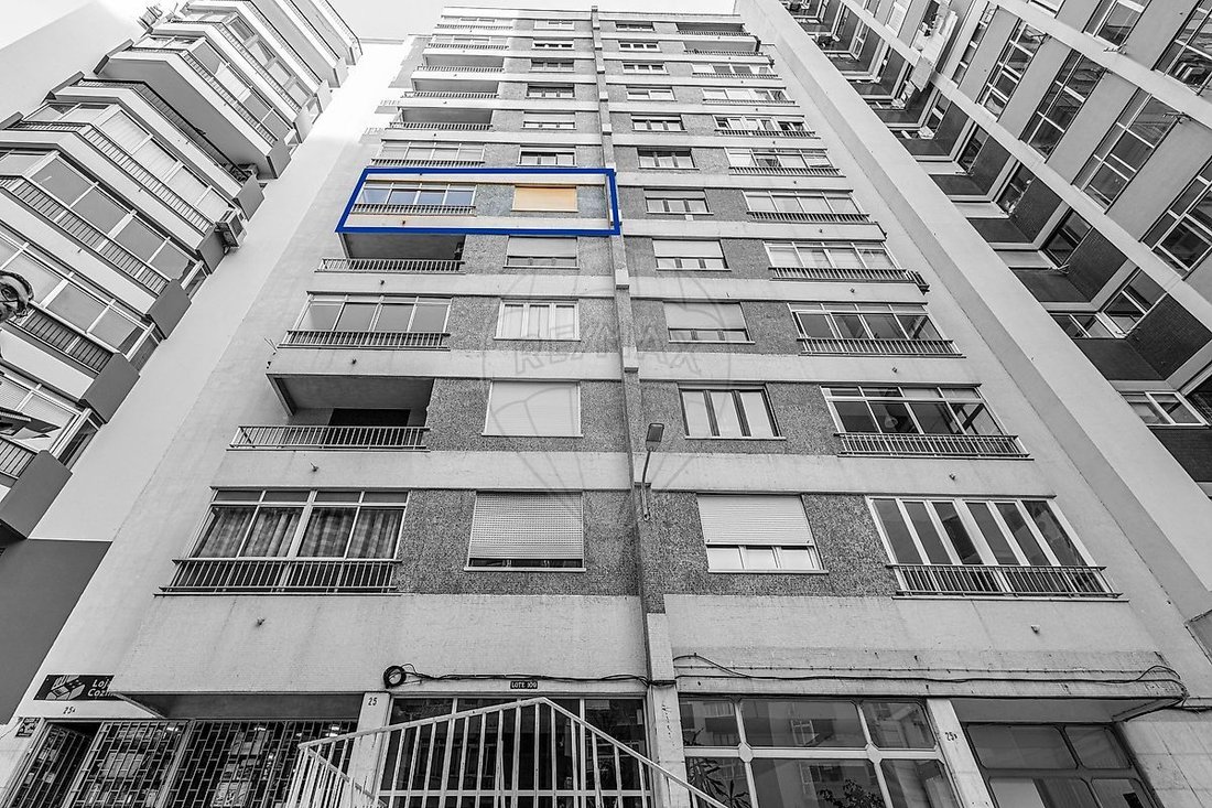 Apartment in Alges, Lisbon, Portugal 1 - 16898476