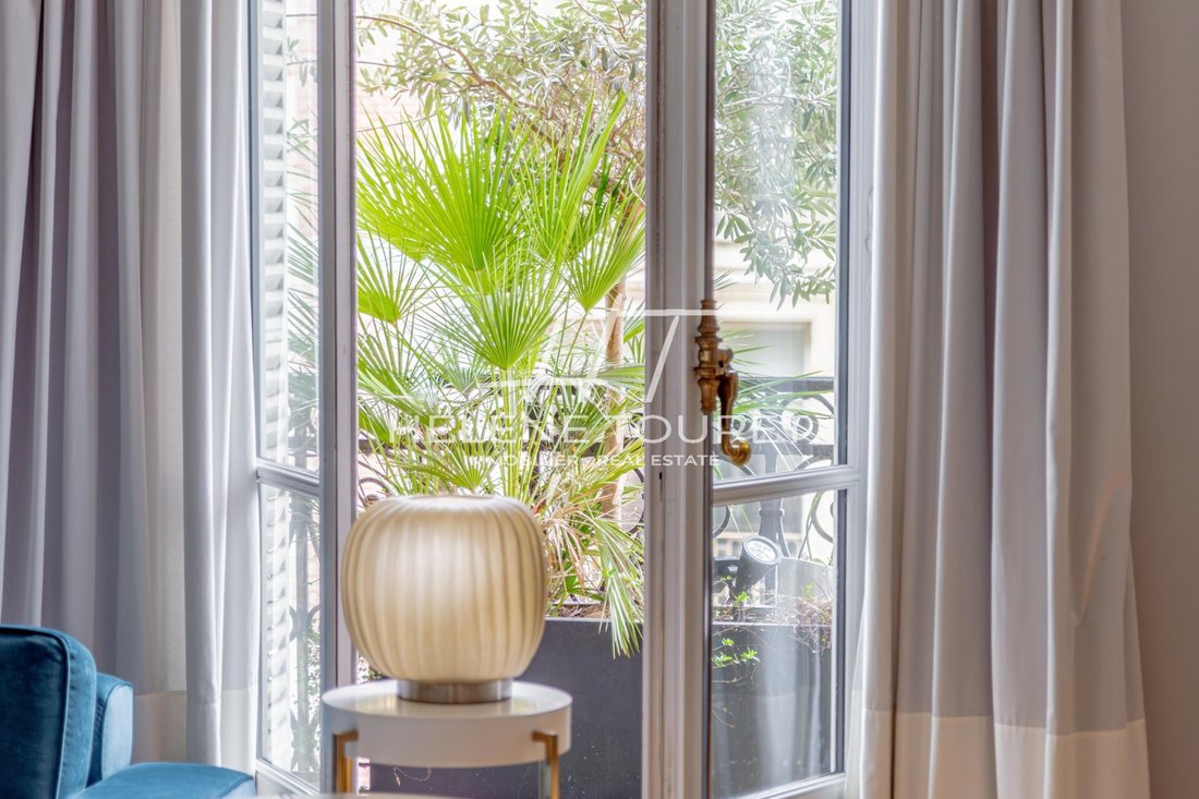 Apartment in Montorgueil-Saint Denis, Paris 2e Arrondissement, Paris 1 - 16898533