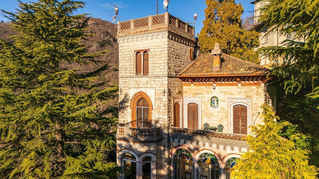 Villa in Velate - Sant'Ambrogio, Varese, Lombardy 1 - 16691403