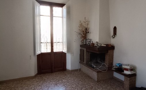 Castle for Sale in Tuscany, Italy