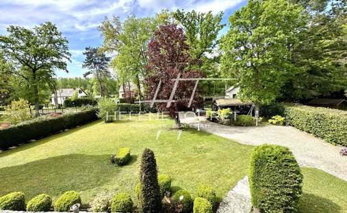 House in Ouest, Lamorlaye, France 1
