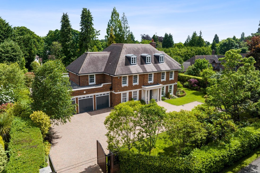 House in Sunningdale, England 1 - 16900202