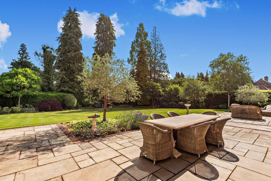 House in Sunningdale, England 3 - 16900202