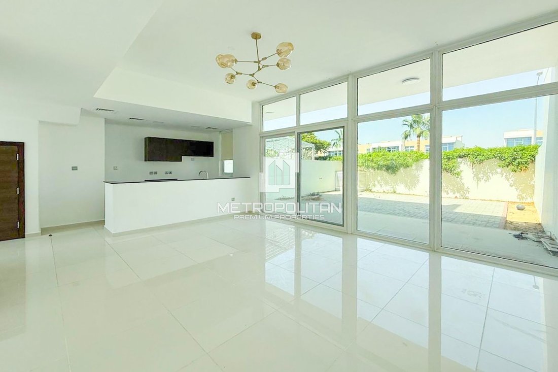 Villa in Damac Hills 2, Dubai, United Arab Emirates 1 - 16899525