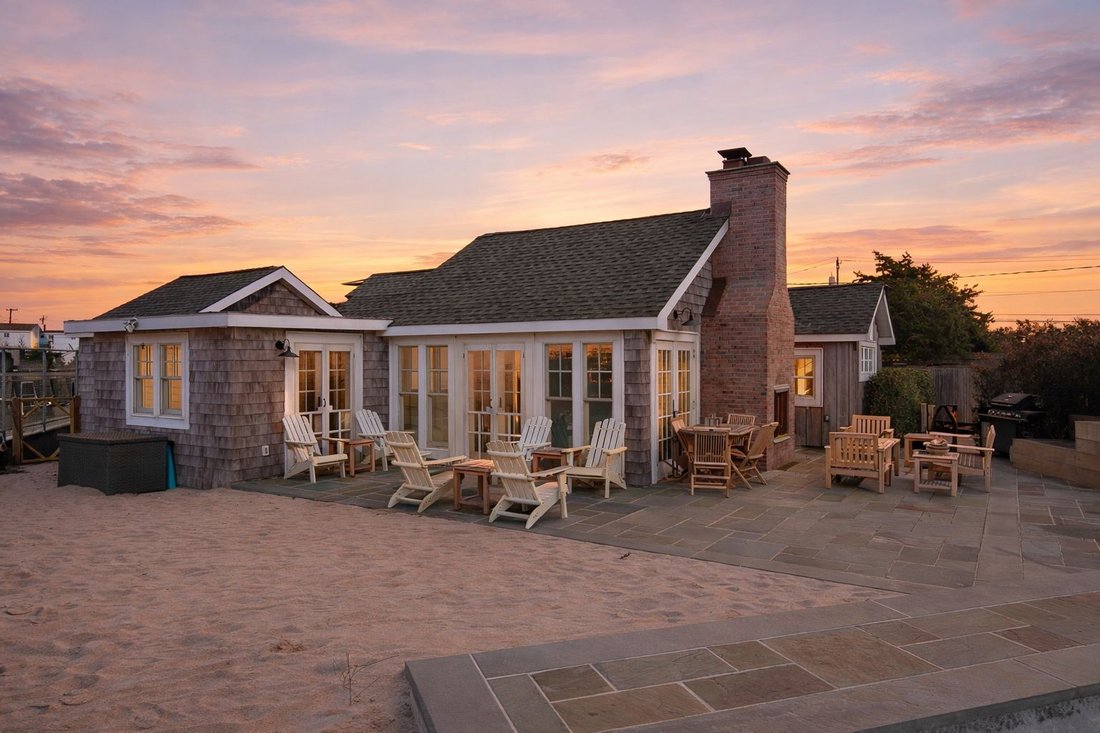 Hampton Bays, New York, United States 3 - 16900985