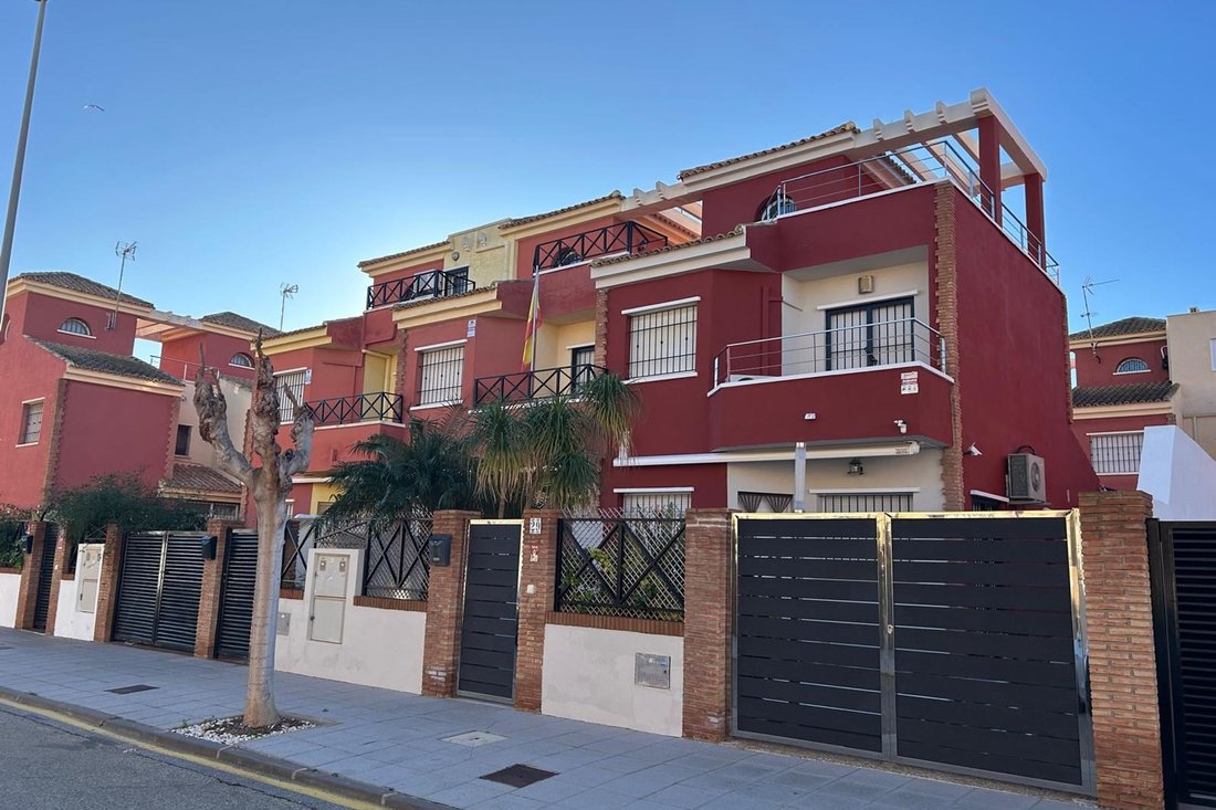 Townhouse in Pilar de la Horadada, Valencian Community, Spain 1 - 16899010