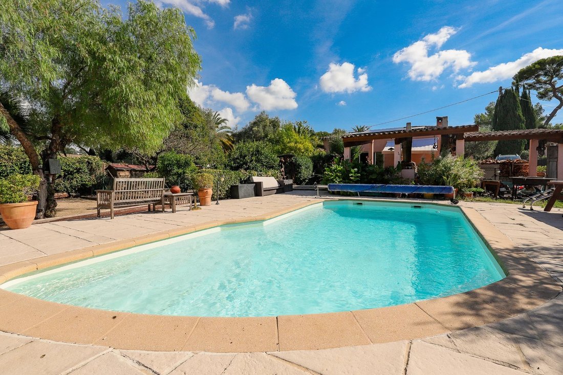 Villa in Mougins, Provence-Alpes-Côte d'Azur, France 1 - 16296061