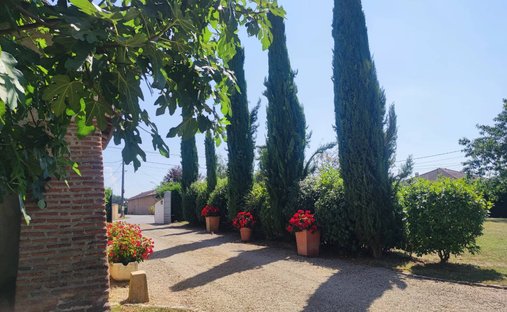 Beautiful Property Of The XI Xth Century Of Tuscan Style In The Heart Of A Closed Park And Raises Abo