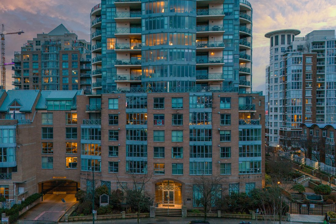 Condo in Vancouver, British Columbia, Canada 2 - 16903499