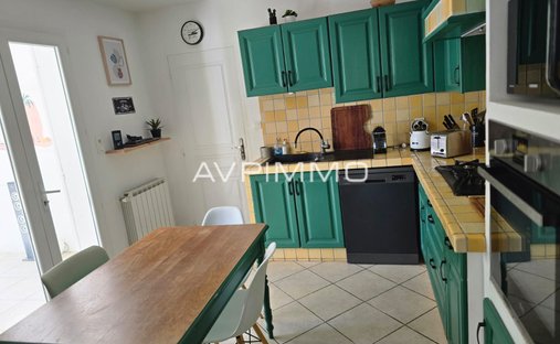 Castle for Sale in Aubagne, Provence-Alpes-Côte d'Azur, France