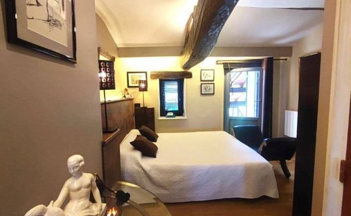 Beautiful Property Of The XI Xth Century Of Tuscan Style In The Heart Of A Closed Park And Raises Abo