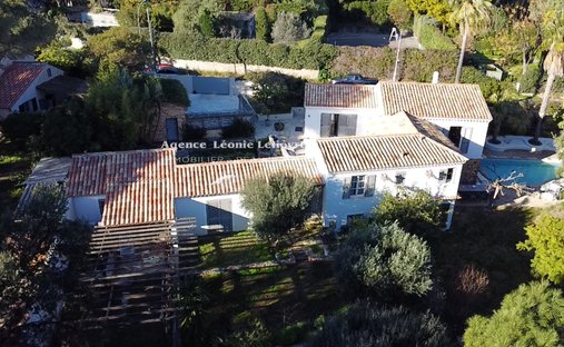 Villa in Ville-Les Saquedes-Le Bouillonnet, Sainte-Maxime, France 1