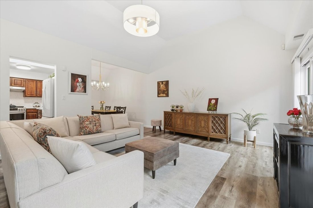 House in Massapequa Park, New York, United States 4 - 16898144