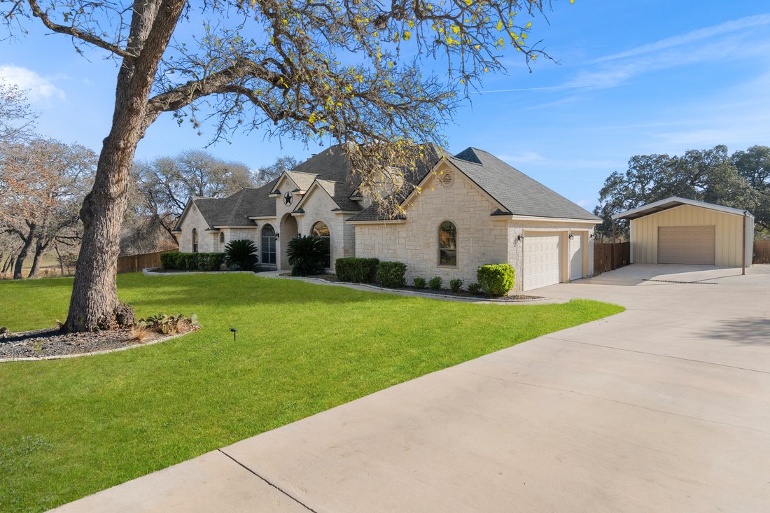 House in La Vernia, Texas, United States 5 - 16898025
