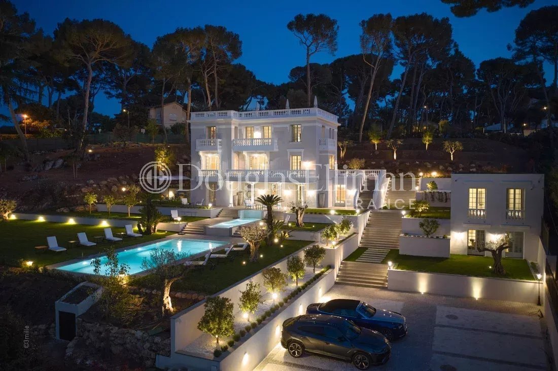 Villa in Antibes, Provence-Alpes-Côte d'Azur, France 1 - 16898446