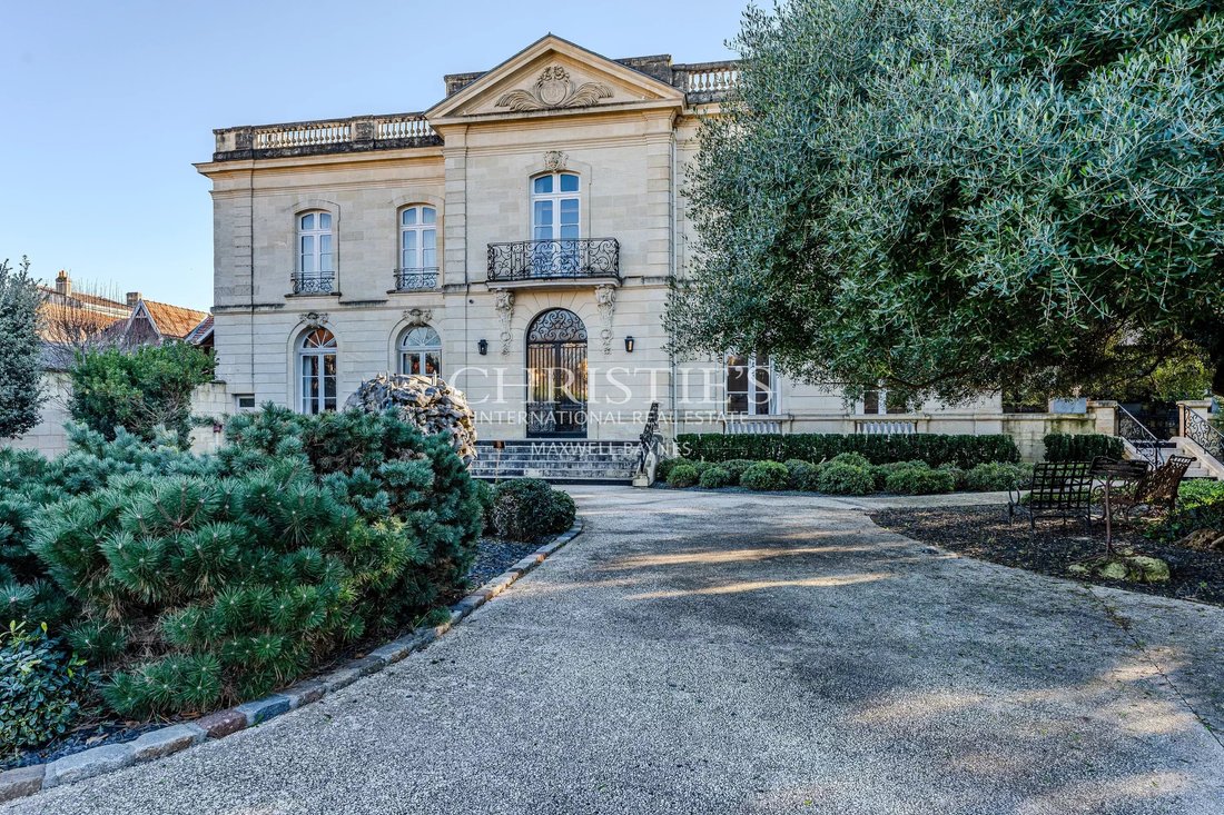 Estate in Hôtel de Ville-Quinconce-Saint Seurin-Fondaudège, Bordeaux, France 1 - 16898589