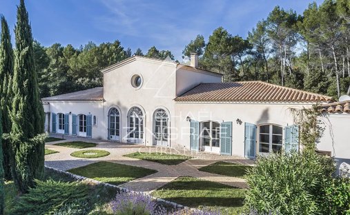 Estate in Draguignan, Provence-Alpes-Côte d'Azur, France 1