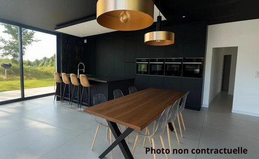 Castle for Sale in Vannes, Brittany, France