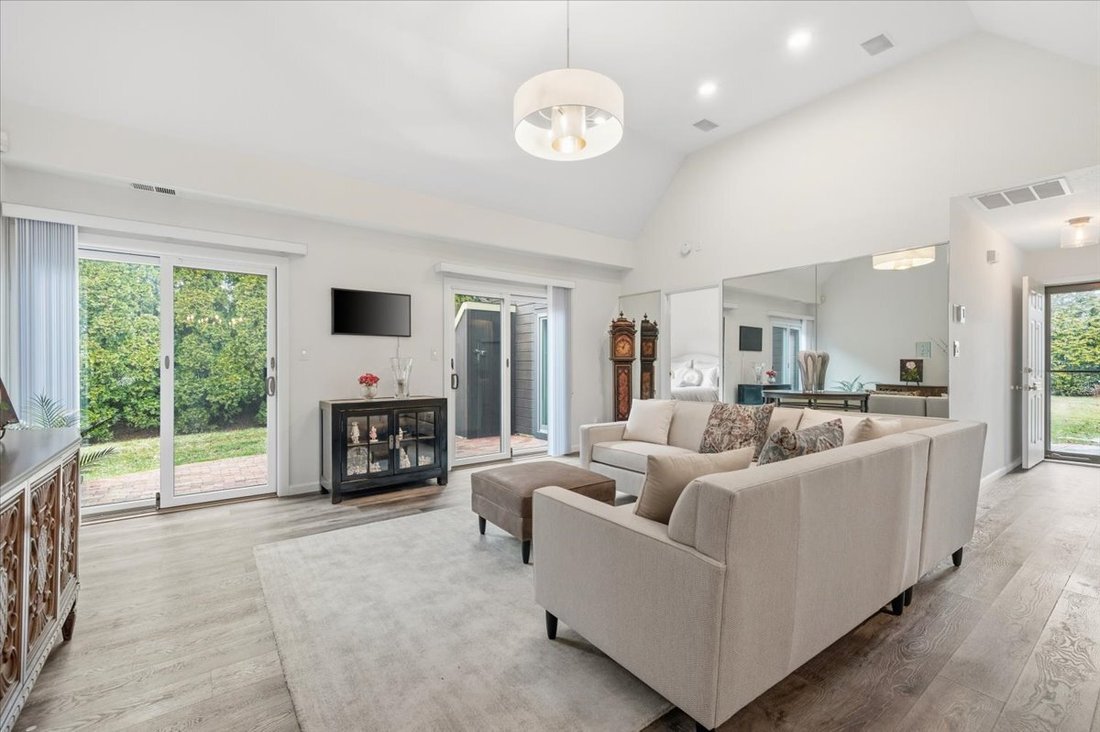 House in Massapequa Park, New York, United States 3 - 16898144