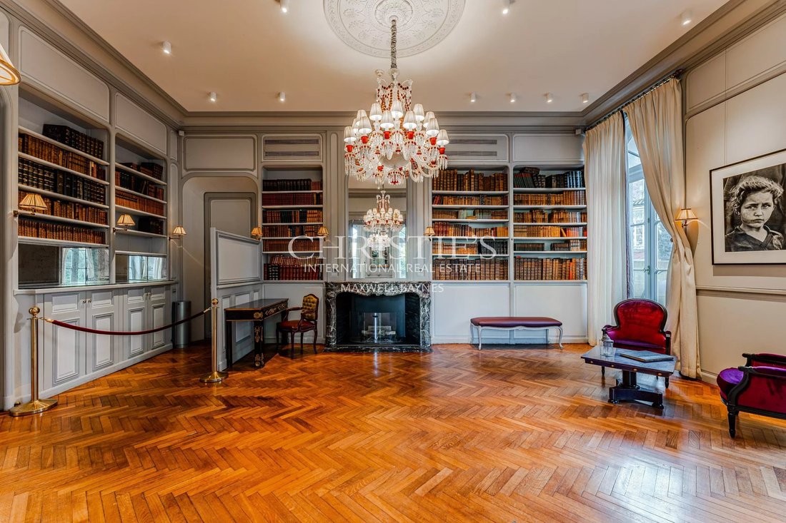 Estate in Hôtel de Ville-Quinconce-Saint Seurin-Fondaudège, Bordeaux, France 4 - 16898589