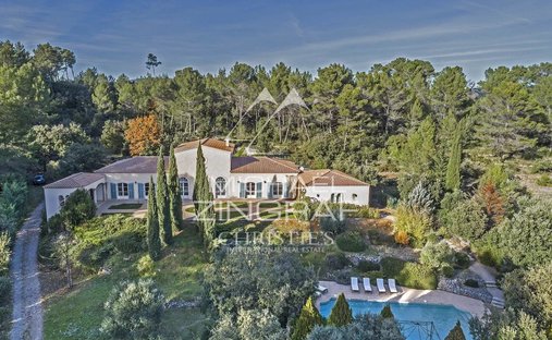 Estate in Est, Lorgues, France 1