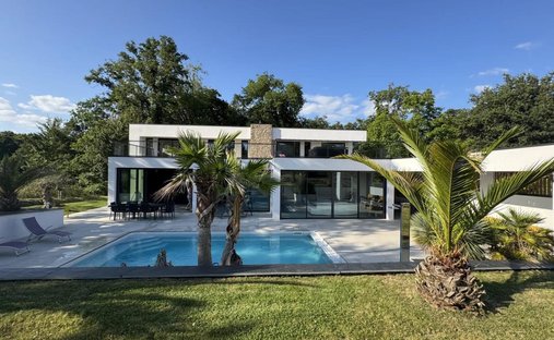 Castle for Sale in Vannes, Brittany, France