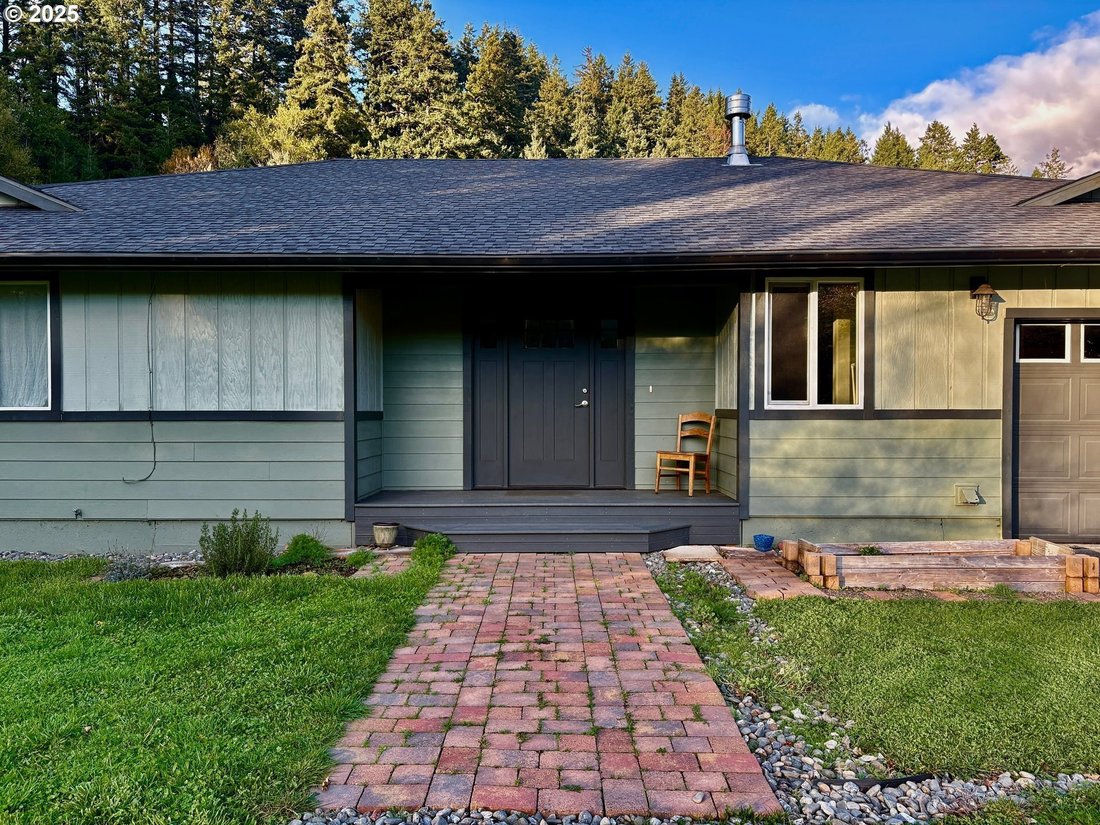 House in Gold Beach, Oregon, United States 2 - 16018380