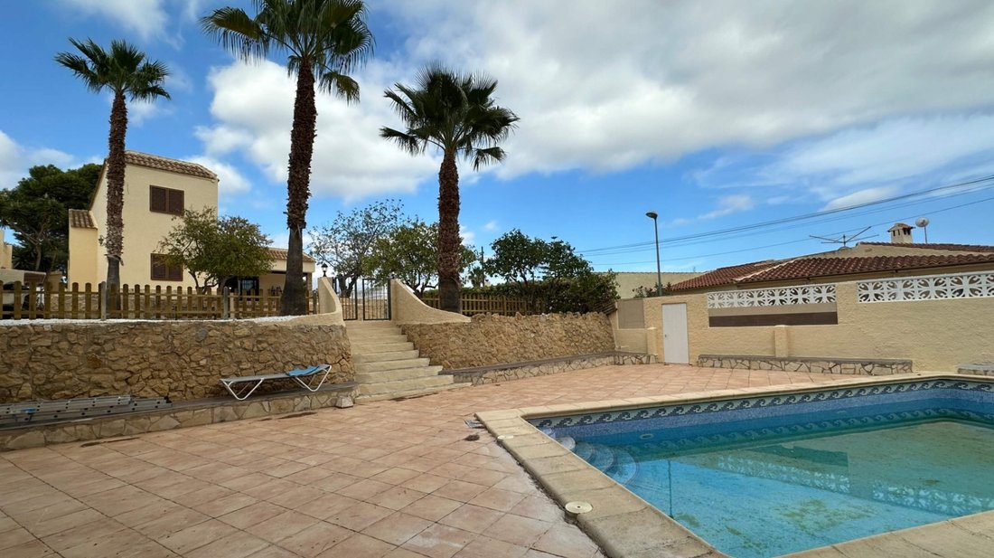 Villa in la Nucia, Valencian Community, Spain 1 - 16899019