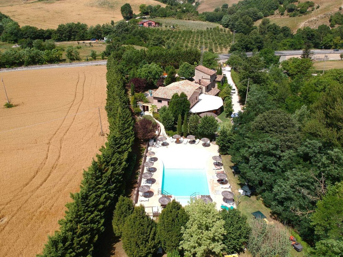 Estate in Cantiano, Marche, Italy 1 - 16904229