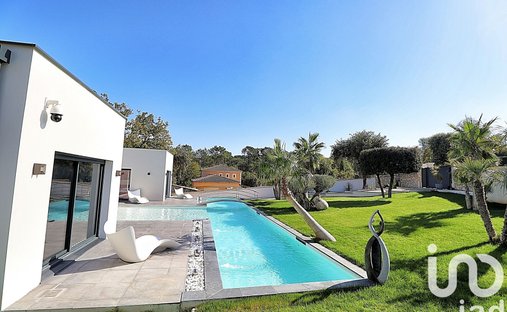 Castle for Sale in Saint-Laurent-des-Arbres, Occitanie, France