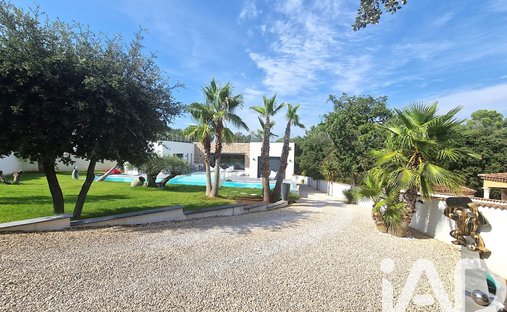 Castle for Sale in Saint-Laurent-des-Arbres, Occitanie, France