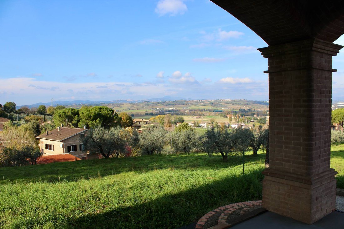 Villa in Bettona, Umbria, Italy 2 - 16902099