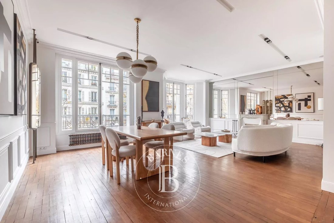 Apartment in Gros Caillou, Paris 7e Arrondissement, Paris 2 - 15141603