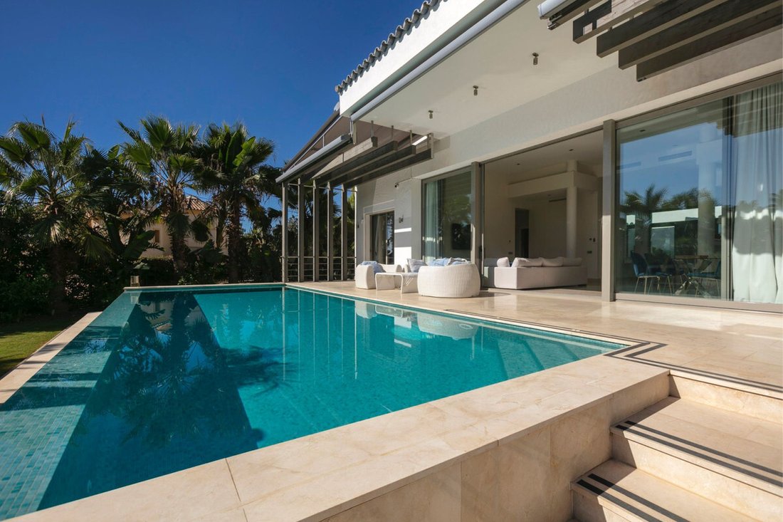 Villa in La Quinta, Benahavis, Andalusia 1 - 16898262