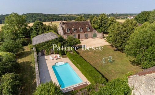 House in Courtenay, Centre-Val de Loire, France 1