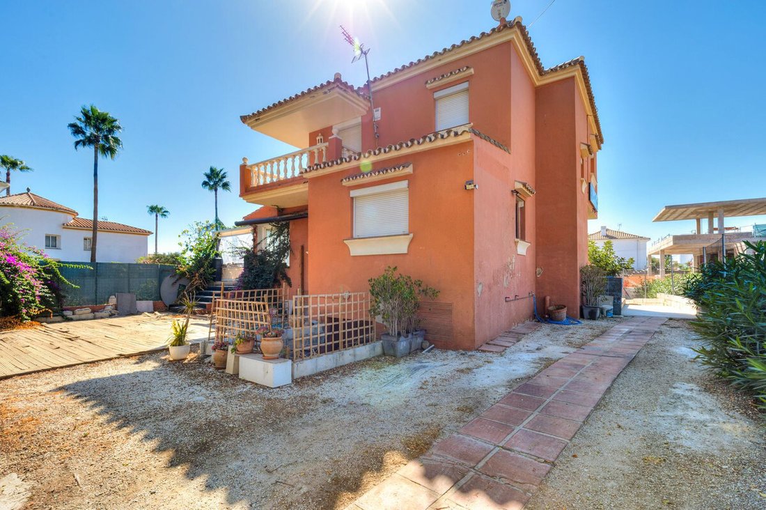 Villa in San Pedro de Alcantara, Andalusia, Spain 1 - 16898442