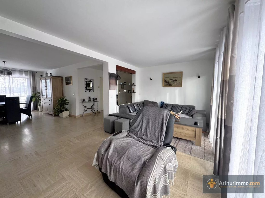 House in Les Pavillons-sous-Bois, Ile-de-France, France 2 - 16898318
