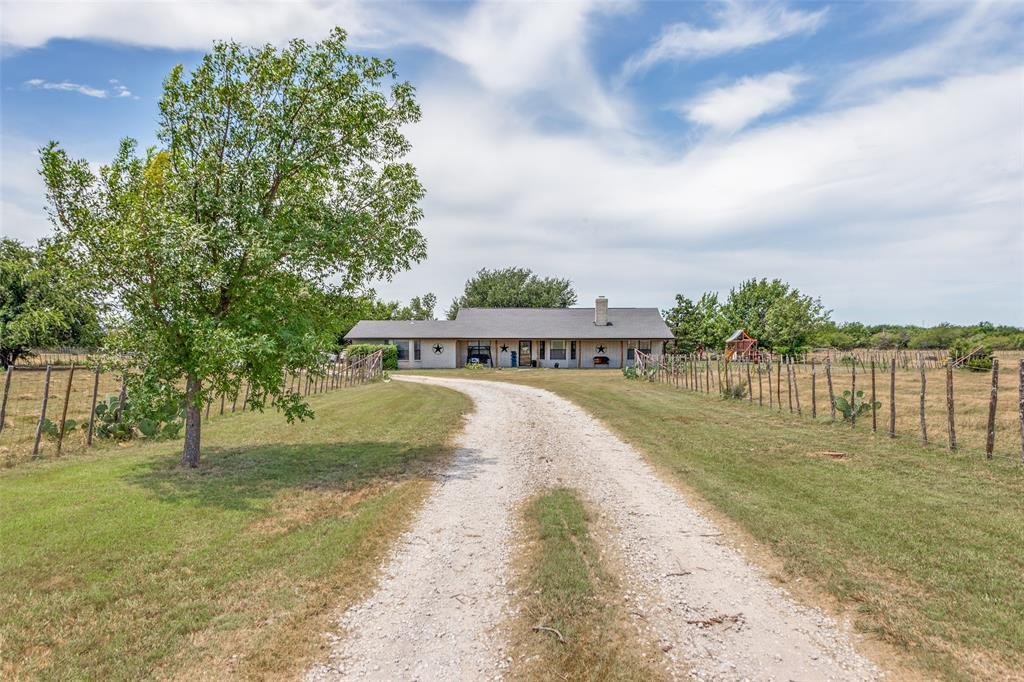 House in Weatherford, Texas, United States 2 - 16899093