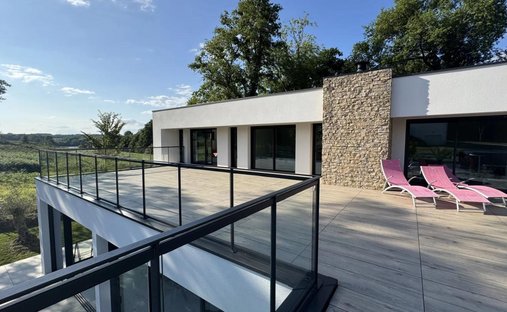 Castle for Sale in Vannes, Brittany, France