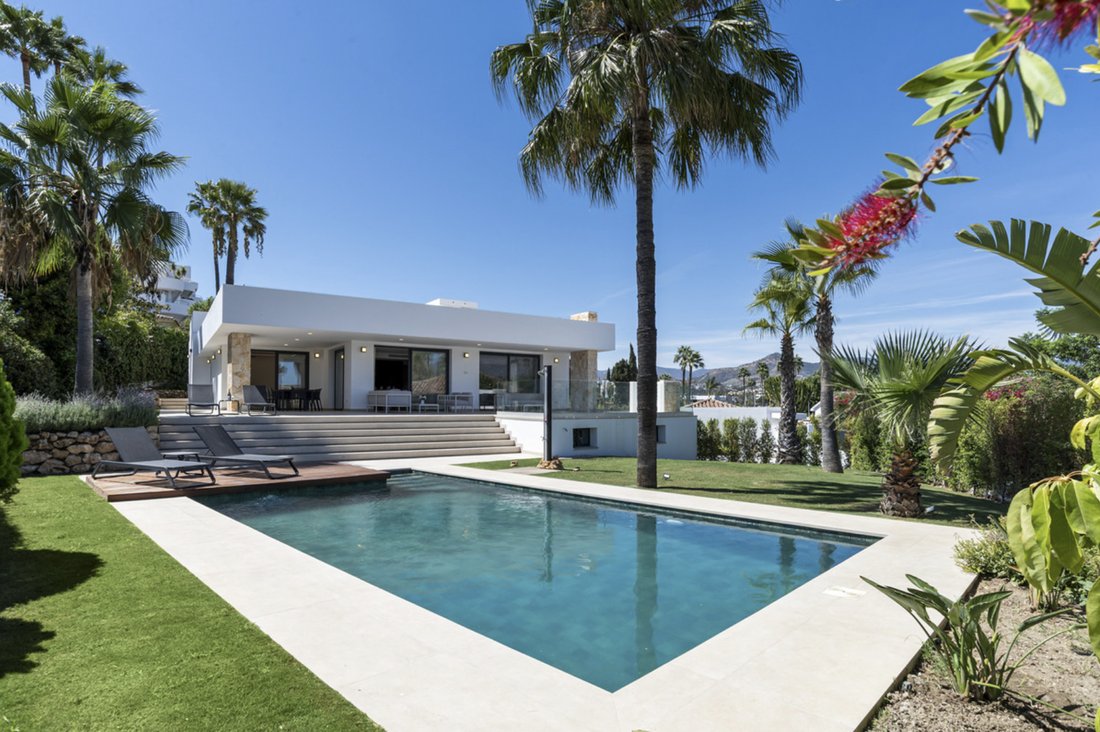 Villa in Guadalmina Alta, San Pedro de Alcantara, Spain 2 - 16903056