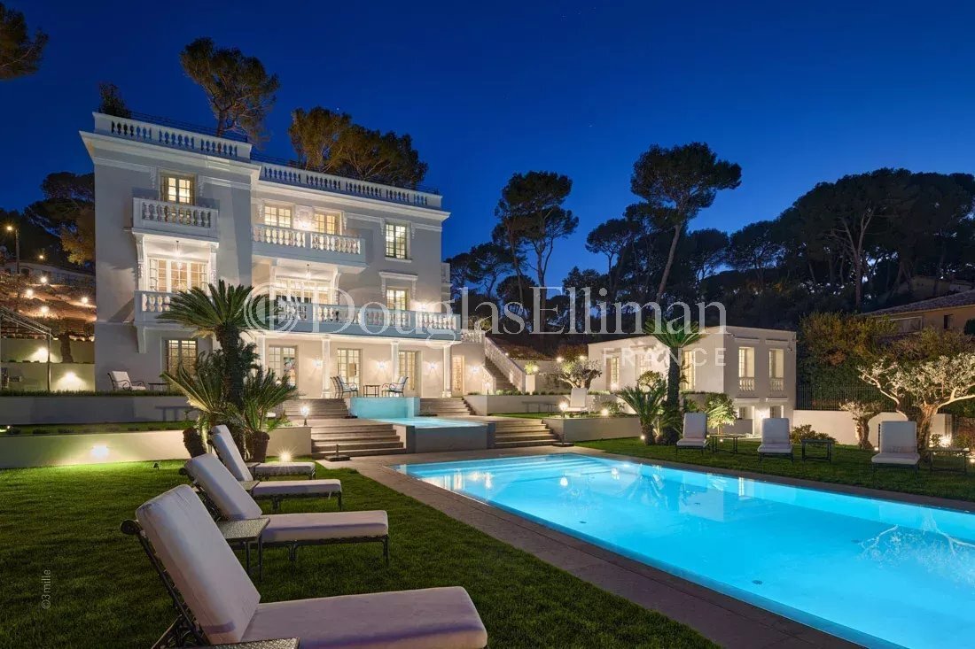 Villa in Antibes, Provence-Alpes-Côte d'Azur, France 2 - 16898446