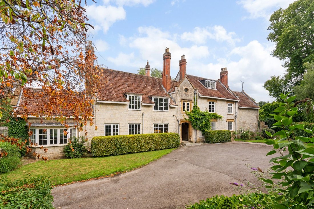House in Queen Camel, England 1 - 16898345