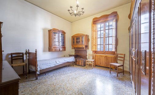 Castle for Sale in Tuscany, Italy