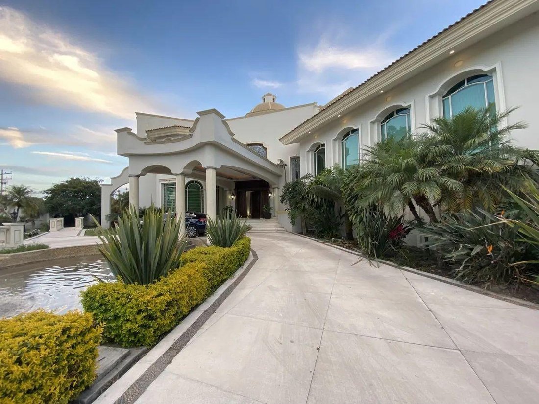 Estate in Guadalajara, Jalisco, Mexico 2 - 16901252