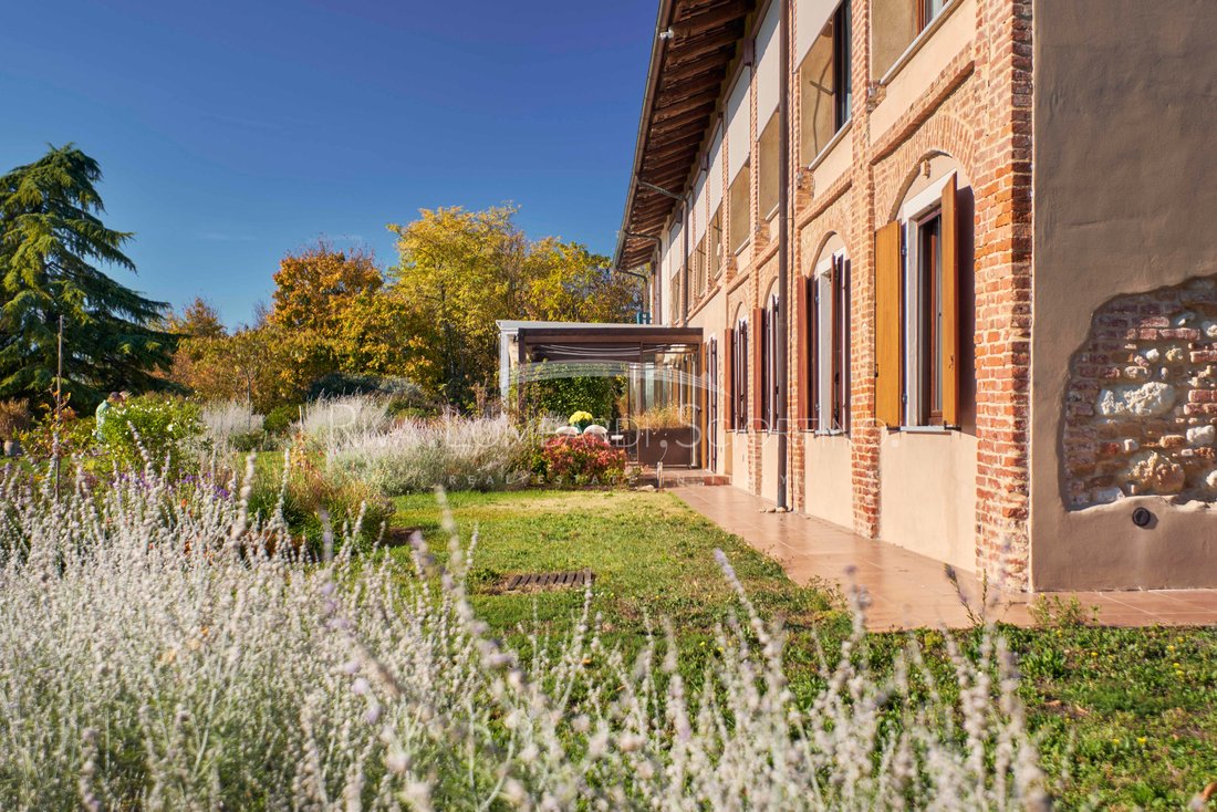 Villa in Montiglio, Piedmont, Italy 4 - 16902605