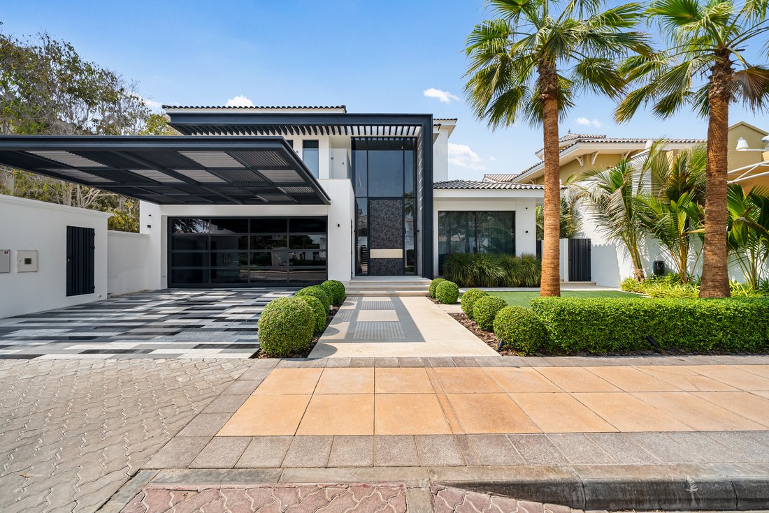 Villa in Palm Jumeirah, Dubai, United Arab Emirates 1 - 15496029