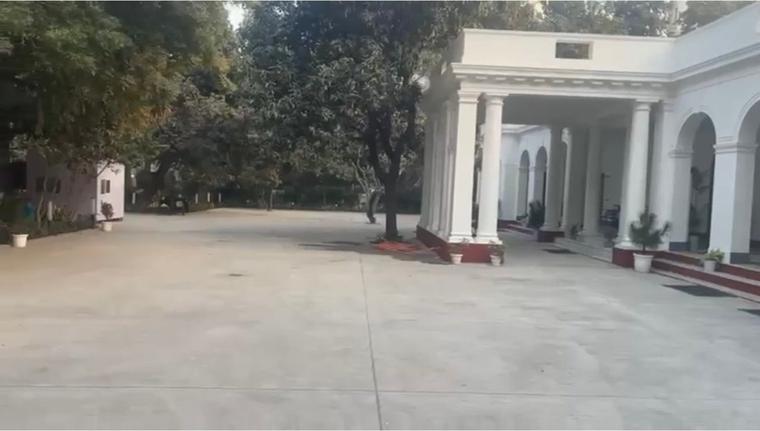 Bungalow in New Delhi, Delhi, India 1 - 16902420